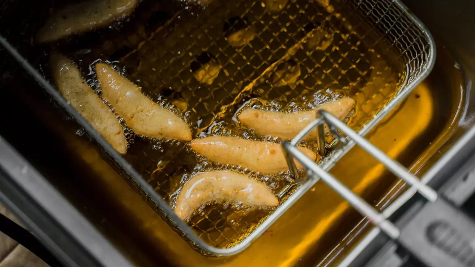 زيت الطهي المستعمل في قلي شرائح الدجاج