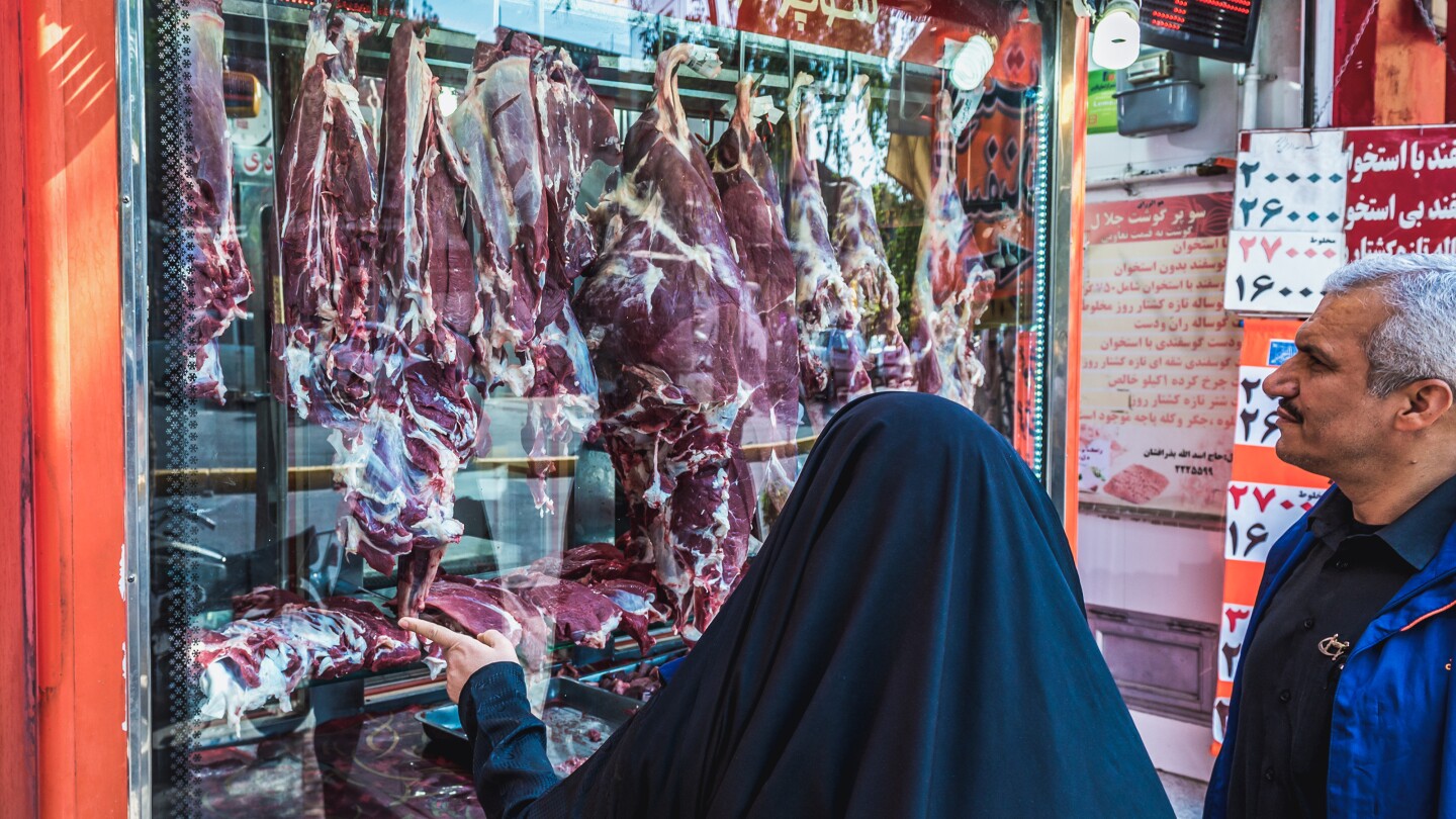 سعر كيلو غرام من لحم البقر وصل إلى 1.6 مليون تومان أو 38.1 دولار