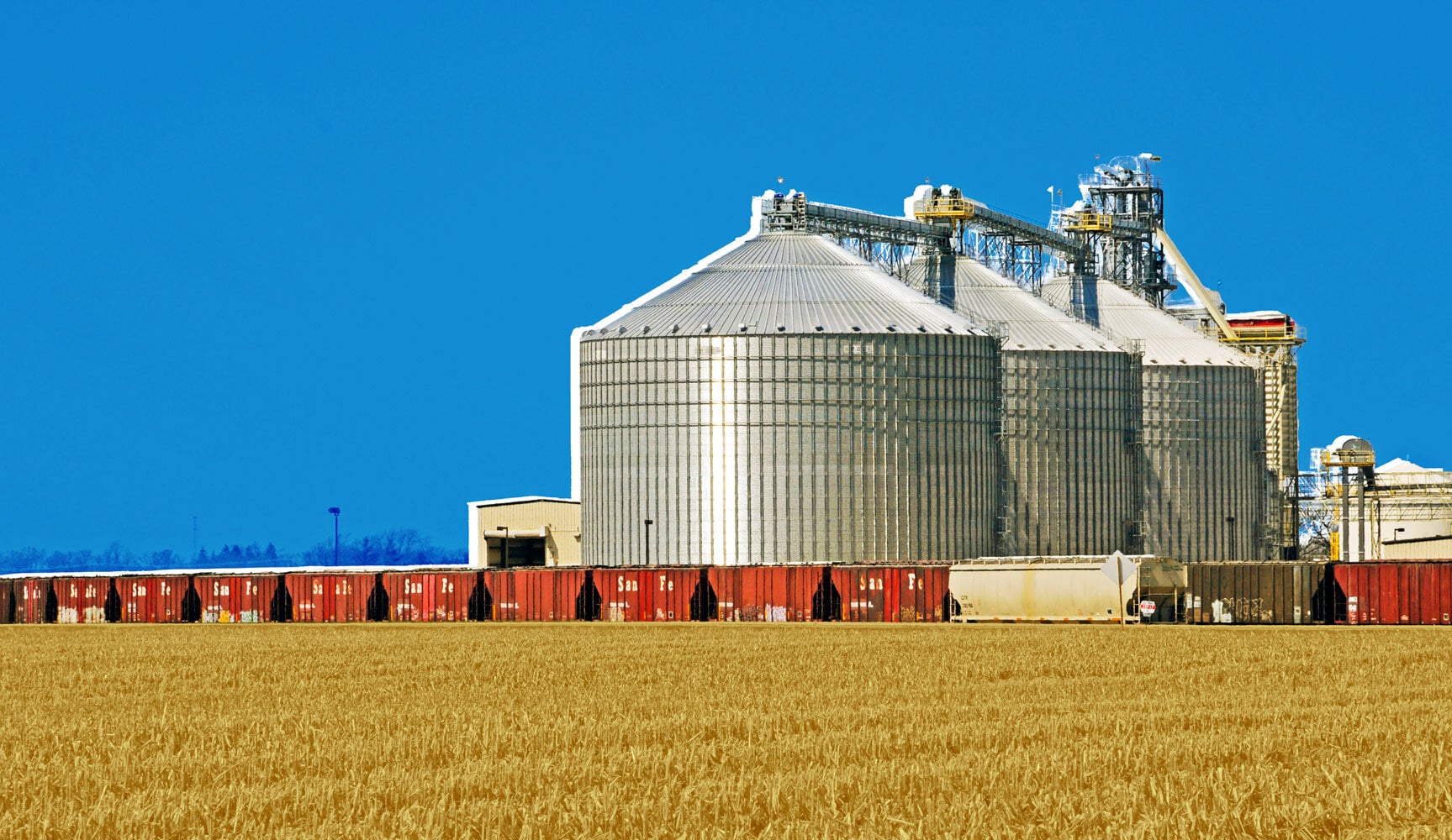 محطة لإنتاج الإيثانول من الذرة في أميركا