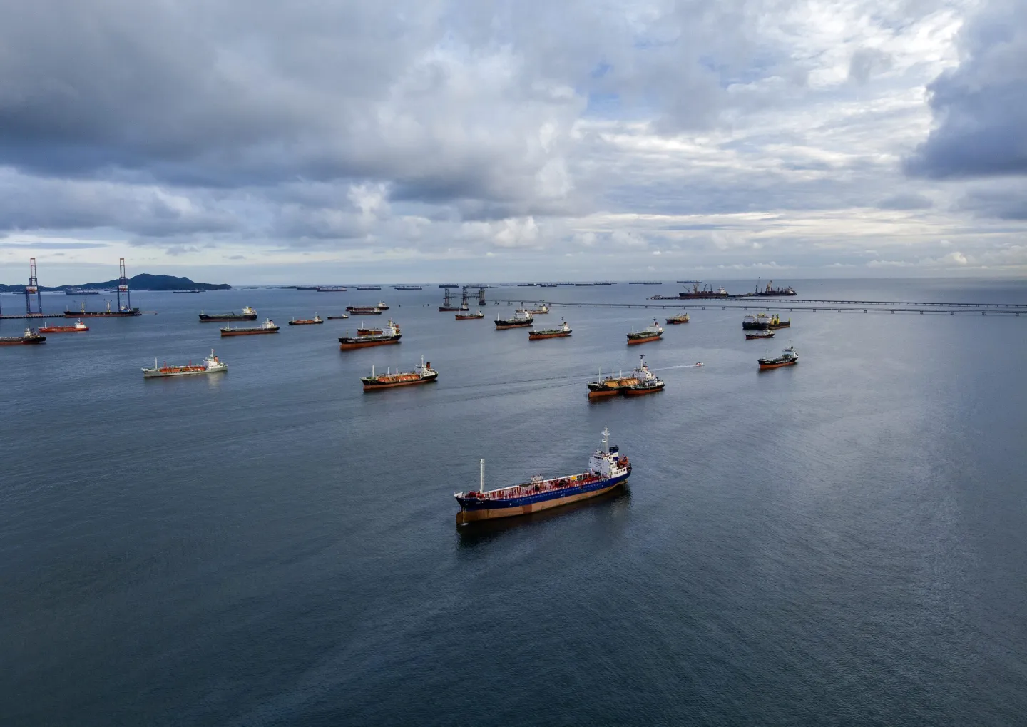 سفن في مضيق هرمز