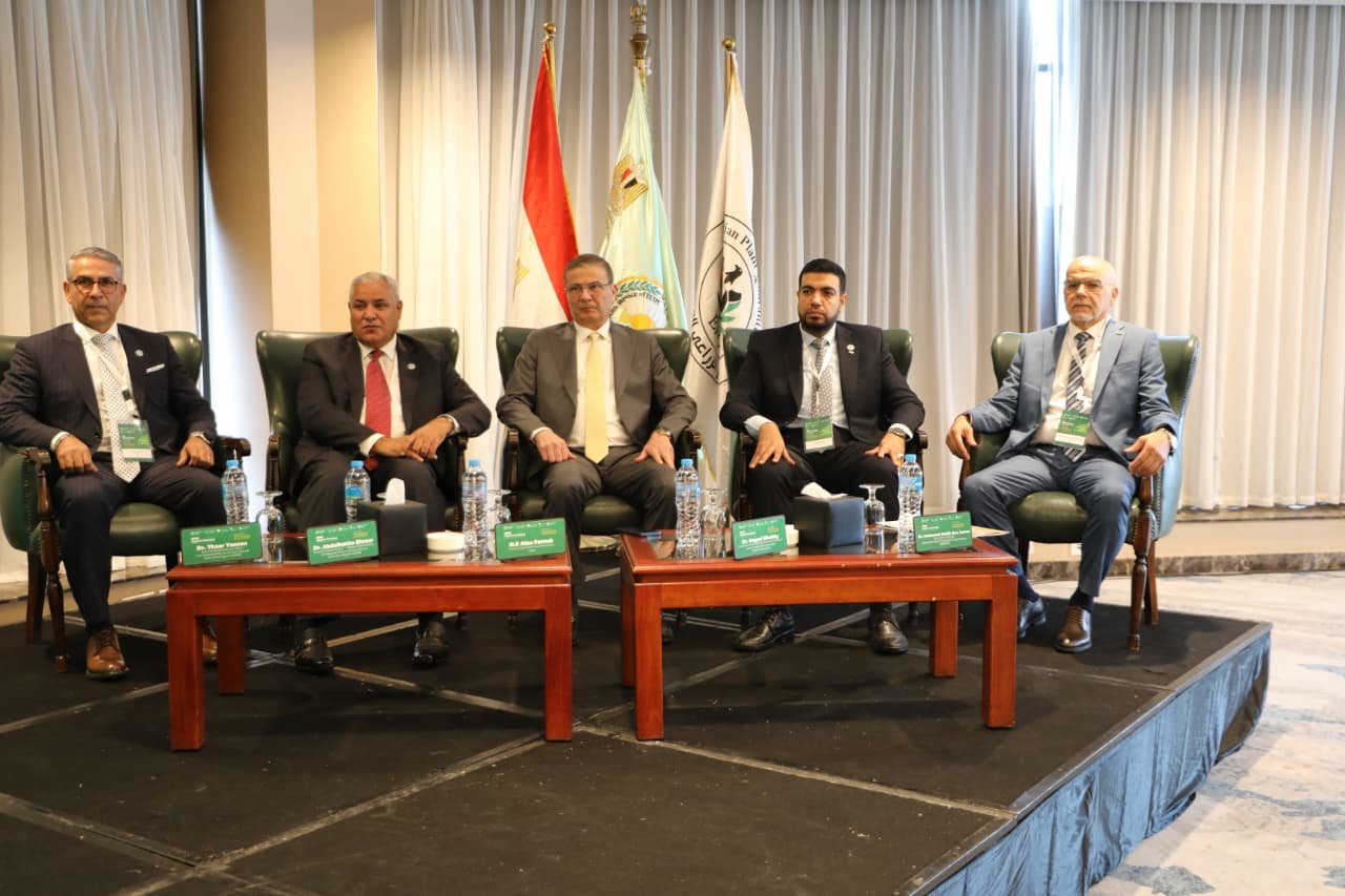 من اليمين إلى الشمال: الحبيب والكعكي وفاروق والواعر